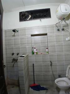 Bathroom Image of 900 Sq.ft 1 BHK Builder Floor for rent in Sector 31 Faridabad for Rs. 20000