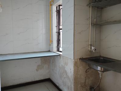 Kitchen Image of 600 Sq.ft 2 BHK Apartment / Flat for rent in Bhakti Nagar Rajkot for Rs. 10000