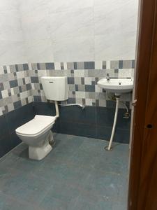 Bathroom Image of 7500 Sq.ft 4 BHK Builder Floor for rent in Sushant Golf City Lucknow for Rs. 30000