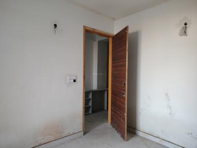 Bedroom Image of 650 Sq.ft 2 BHK Apartment / Flat for sale in Sangam Vihar New Delhi for Rs. 4000000