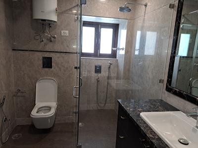 Bathroom Image of 4500 Sq.ft 4 BHK Builder Floor for rent in Maharani Bagh New Delhi for Rs. 300000