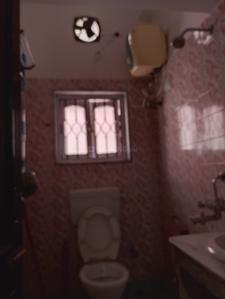 Bathroom Image of 1450 Sq.ft 3 BHK Apartment / Flat for rent in Salt Lake City Kolkata for Rs. 45000