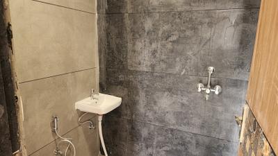 Bathroom Image of 600 Sq.ft 1 RK Apartment / Flat for rent in Ghat Ki Guni Jaipur for Rs. 15001