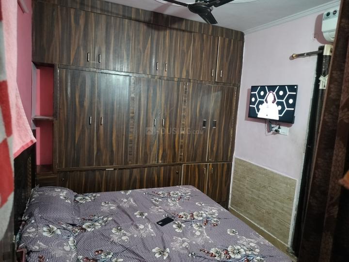 Bedroom Image of 610 Sq.ft 2 BHK Builder Floor for sale in Krishna Nagar New Delhi for Rs. 4000000