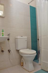 Bathroom Image of GREEN HOME LADIES HOSTEL  in Thoraipakkam, Chennai