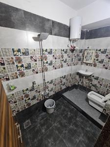 Bathroom Image of 1900 Sq.ft 3 BHK Apartment / Flat for rent in Juhapura Ahmedabad for Rs. 39000