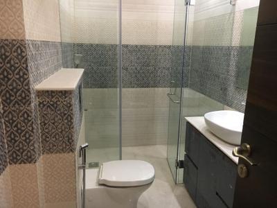 Bathroom Image of 1800 Sq.ft 3 BHK Builder Floor for rent in Sarvapriya Vihar New Delhi for Rs. 95000
