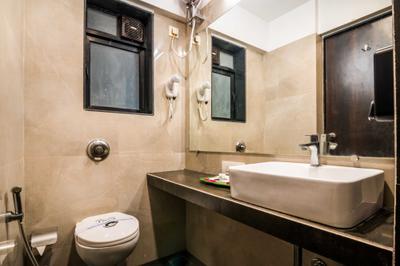 Bathroom Image of 2520 Sq.ft 4 BHK Apartment / Flat for sale in Samarpan Apartments, Worli Mumbai for Rs. 168000000