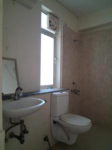 Common Bathroom Image of 1370 Sq.ft 3 BHK Apartment / Flat for sale in Jaypee Kosmos, Sector 134 Noida for Rs. 11000000