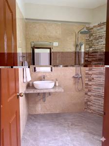 Bathroom Image of 1010 Sq.ft 2 BHK Apartment / Flat for rent in Gobindapur Bhubaneswar for Rs. 13000