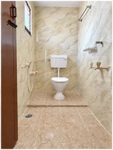 Bathroom Image of 1100 Sq.ft 2 BHK Builder Floor for rent in Kalapatti Coimbatore for Rs. 20000