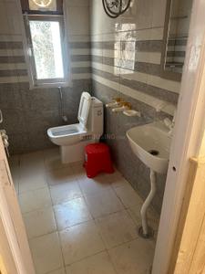 Bathroom Image of 2500 Sq.ft 4.5 BHK Builder Floor for rent in Summer Hill Shimla for Rs. 50000