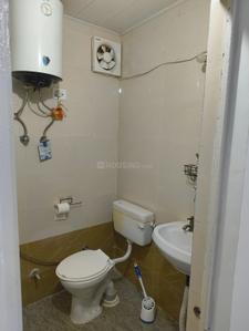 Bathroom Image of 1200 Sq.ft 3 BHK Apartment / Flat for rent in DDA SFS Flats, Sector 22 Dwarka New Delhi for Rs. 37000
