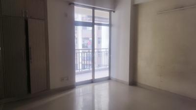 Bedroom Image of 1700 Sq.ft 3 BHK Apartment / Flat for rent in Paramount Symphony, Crossings Republik Ghaziabad for Rs. 24000