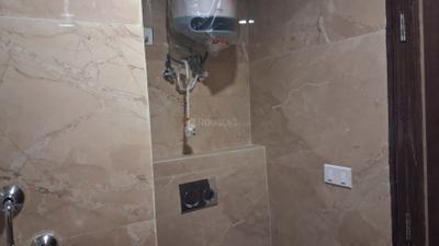 Bathroom Image of 750 Sq.ft Studio Apartment / Flat for rent in Blue Spectrum Metro Block A And E, Sector 75 Noida for Rs. 42000