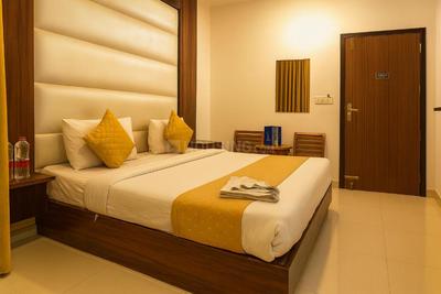 Bedroom Image of SIGNATURE STAY  in Sector 32, Gurgaon