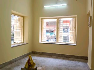 Bedroom Image of 750 Sq.ft 2 BHK Builder Floor for rent in Jodhpur Park Kolkata for Rs. 12000