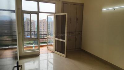 Bedroom Image of 1600 Sq.ft 3 BHK Apartment / Flat for rent in Grand Omaxe, Sector 93B Noida for Rs. 43000