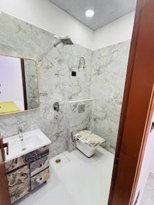 Bathroom Image of 1350 Sq.ft 3 BHK Apartment / Flat for sale in Icon Suman Enclave, Sector 107 Noida for Rs. 8775000