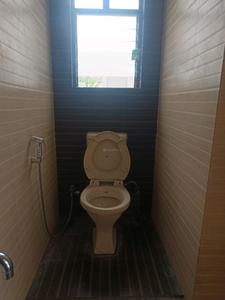 Common Bathroom Image of 1000 Sq.ft 2 BHK Apartment / Flat for sale in Kumar Pebble Park, Hadapsar Pune for Rs. 5200000