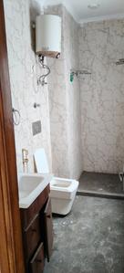 Bathroom Image of 4000 Sq.ft 4 BHK Independent House for rent in Sector 36 Noida for Rs. 120000