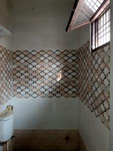 Bathroom Image of 1250 Sq.ft 3 BHK Independent House for rent in Sahadatganj Ayodhya for Rs. 11000