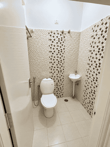 Bathroom Image of 600 Sq.ft 2 BHK Independent House for rent in Benson Town Bengaluru for Rs. 16500