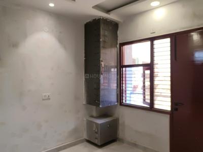 Bedroom Image of 1005 Sq.ft 2 BHK Builder Floor for rent in Kalyan Vihar New Delhi for Rs. 35500