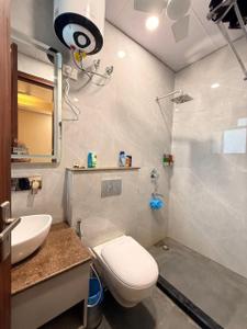 Bathroom Image of 904 Sq.ft 2 BHK Builder Floor for rent in Rajouri Garden New Delhi for Rs. 37000