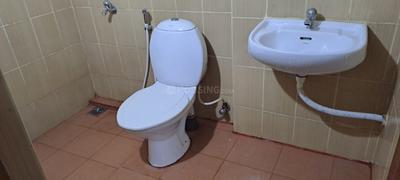 Bathroom Image of 500 Sq.ft 1 BHK Apartment / Flat for rent in Panampilly Nagar Kochi for Rs. 18260