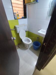 Bathroom Image of 750 Sq.ft 2 BHK Apartment / Flat for rent in Dahisar West Mumbai for Rs. 50000