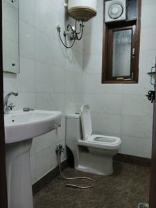 Common Bathroom Image of 550 Sq.ft 1 BHK Builder Floor for rent in Said-Ul-Ajaib New Delhi for Rs. 16500