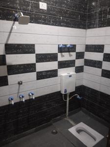 Bathroom Image of 990 Sq.ft 2 BHK Builder Floor for rent in Sikandra Agra for Rs. 12000