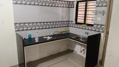 Kitchen Image of 560 Sq.ft 2 BHK Apartment / Flat for rent in Atladara Vadodara for Rs. 11500