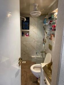 Bathroom Image of 700 Sq.ft 1.5 BHK Apartment / Flat for rent in Cumballa Hill Mumbai for Rs. 100000