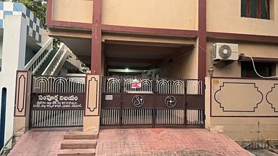 Building Image of 6500 Sq.ft 10 BHK Independent House for sale in Benz Circle Vijayawada for Rs. 35000000