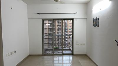 Living Room Image of 1080 Sq.ft 2 BHK Apartment / Flat for rent in Adani The Meadows, Shantigram Ahmedabad for Rs. 24000