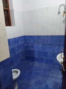 Bathroom Image of 1250 Sq.ft 2 BHK Builder Floor for rent in Gomti Nagar Lucknow for Rs. 16000