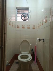 Common Bathroom Image of 827 Sq.ft 2 BHK Apartment / Flat for rent in RMV Clusters, Devinagar Bengaluru for Rs. 60000