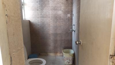 Bathroom Image of 580 Sq.ft 1 BHK Apartment / Flat for rent in Habitech Panchtatva Phase 1, Noida Extension Greater Noida for Rs. 20000