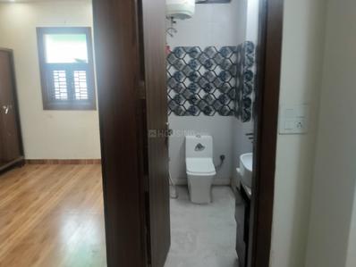 Image of 1000 Sq.ft 2 BHK Builder Floor for rent in Preet Vihar, New Delhi for Rs. 25000