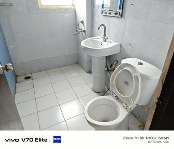 Bathroom Image of 1570 Sq.ft 3 BHK Apartment / Flat for rent in Premier Urban, Sector 14 Gurgaon for Rs. 48000