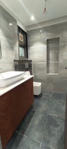 Bathroom Image of 3200 Sq.ft 4 BHK Builder Floor for rent in Unitech Deerwood Chase, Sector 50 Gurgaon for Rs. 135000