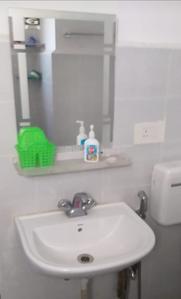 Bathroom Image of 1350 Sq.ft 2.5 BHK Apartment / Flat for rent in Ansal Sushant Golf City Harmony Enclave, Sushant Golf City Lucknow for Rs. 21500