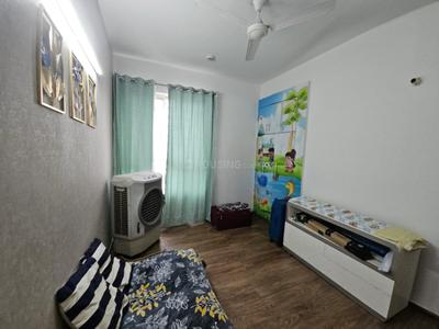 Bedroom Image of 1550 Sq.ft 2 BHK Apartment / Flat for sale in Mahagun Moderne, Sector 78 Noida for Rs. 20500000