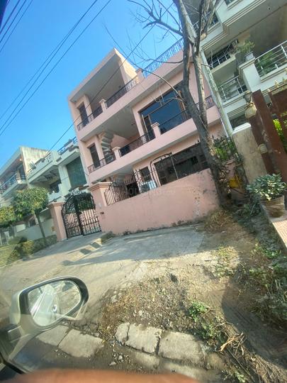 33A, Sector 33 Main Image 1