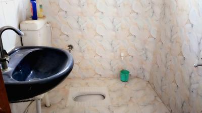 Bathroom Image of 500 Sq.ft 1 BHK Builder Floor for rent in LDA Colony Lucknow for Rs. 4000