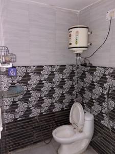Bathroom Image of 585 Sq.ft 1 BHK Builder Floor for rent in Sector 6 Gurgaon for Rs. 15000