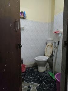 Common Bathroom Image of 300 Sq.ft 1 RK Apartment / Flat for rent in Katwaria Sarai New Delhi for Rs. 9000