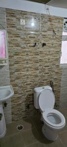 Bathroom Image of 1350 Sq.ft 3 BHK Apartment / Flat for sale in Amrapali Silicon City, Sector 76 Noida for Rs. 13800000